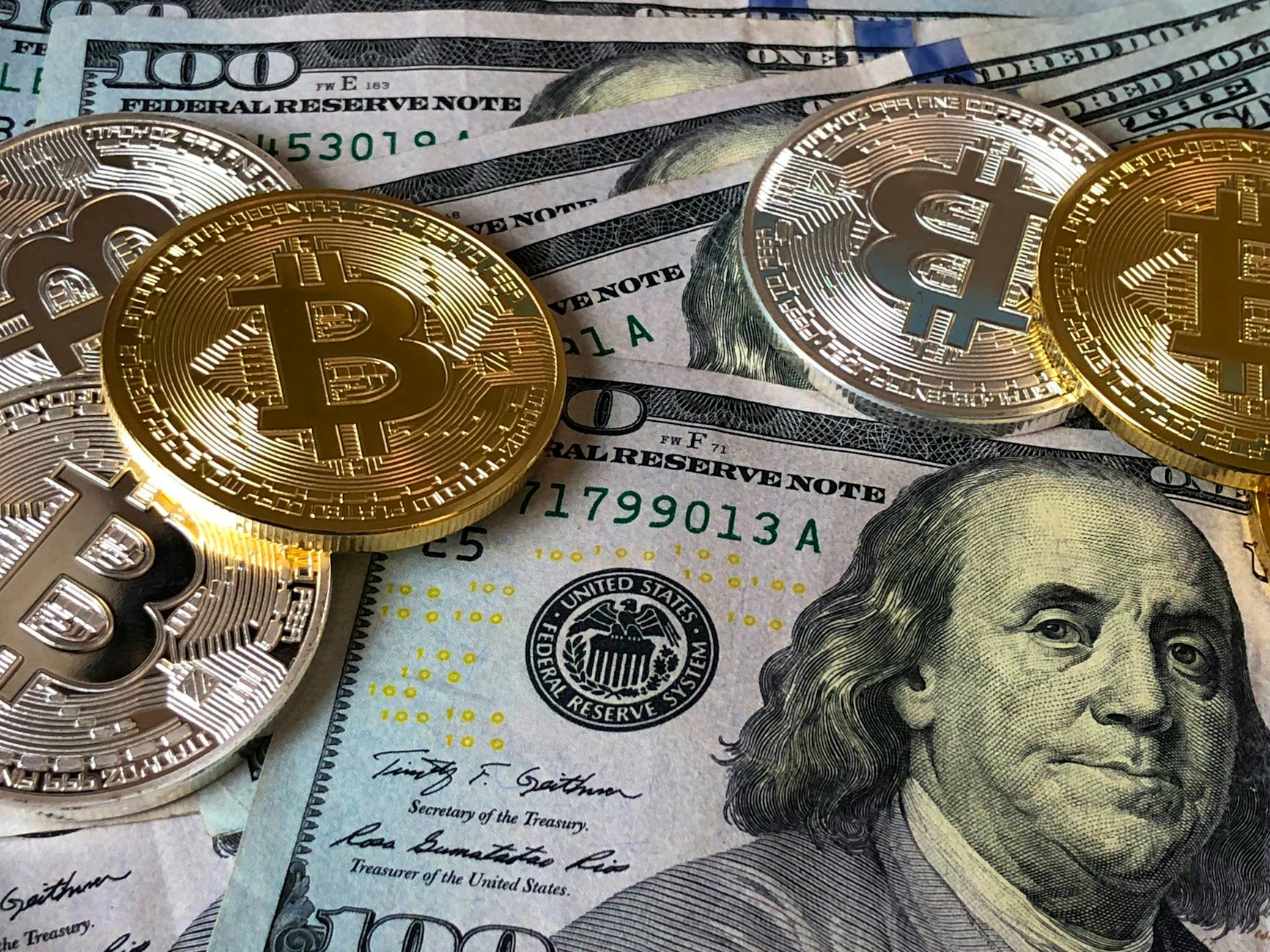 How Blockchain Improves Supply Chain Transparency
